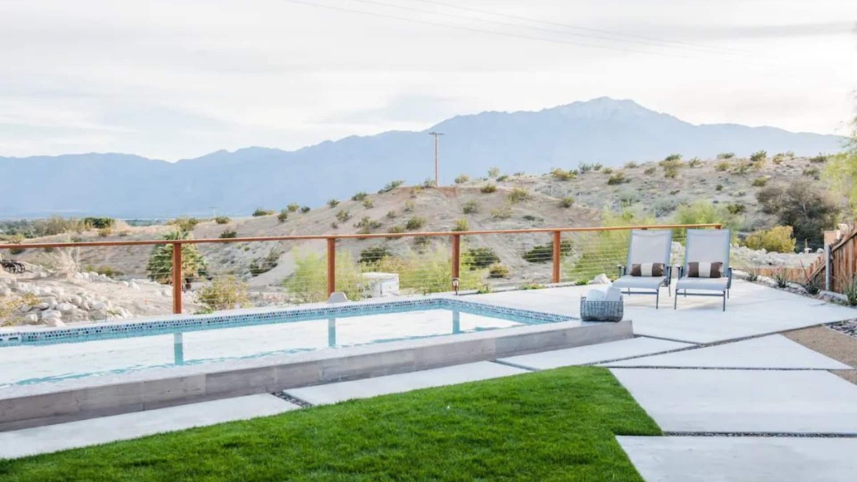 Desert Hot Springs House | Mineral Hot Spring Desert Oasis