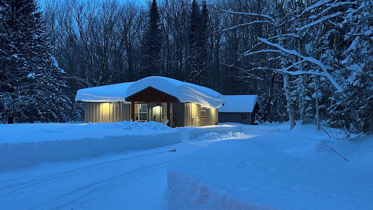 Munising Cabin | Miners Cabin - Pictured Rocks Lodging