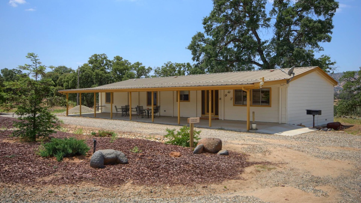 Catheys Valley House | Miners Rock Ranch in tranquil setting near Yosemite Valley/Merced River