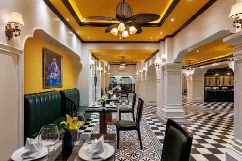 Hang Trong Hotel | Minerva Church Hotel