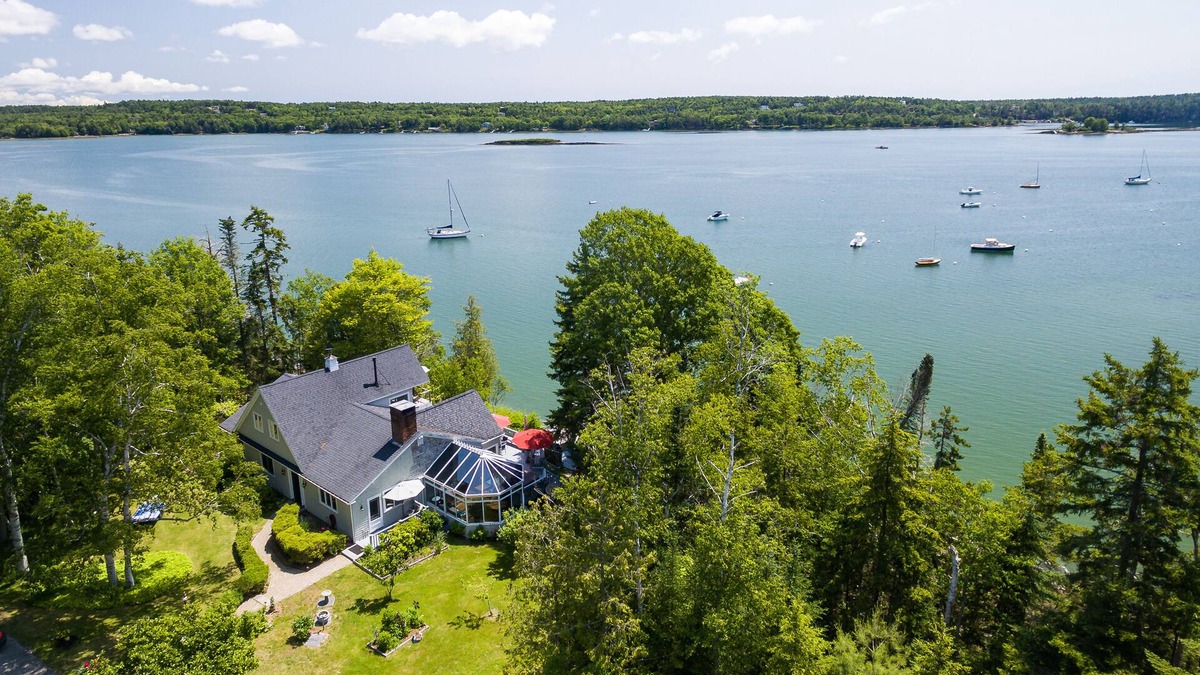 Harpswell House | Mingo Cove - Beautiful 6BR, 4BA home with panoramic views of Harpswell Sound