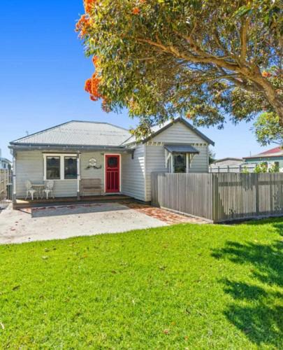 Seaspray House | Mini Beach Cottage - Seaspray Escape