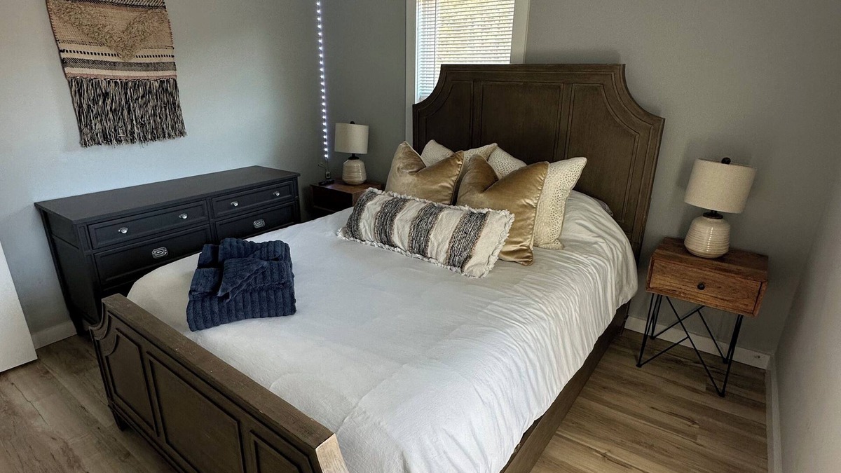 Wake County House | Mini gold and pool spacious 3 level floor home for 14 people