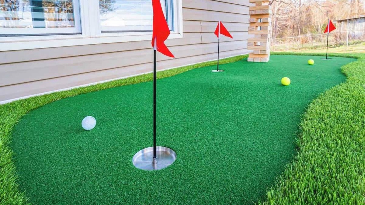 Lupton City House | Mini Golf | Firepit | VR Games | Live Moss Wall!