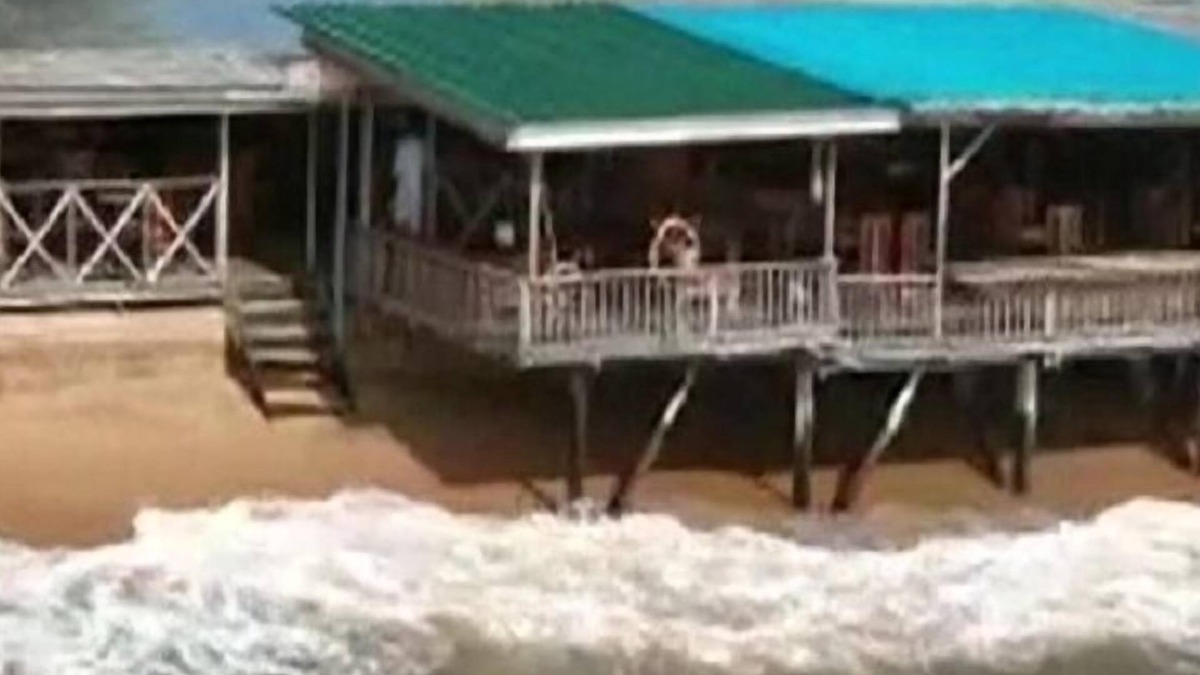 Kribi Bed & Breakfast | Mini Resort on seaside with restaurant on the beach large choice of rooms
