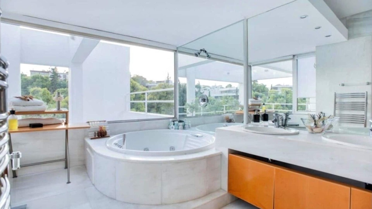 Vouliagmeni Villa | Minimal blue villa
