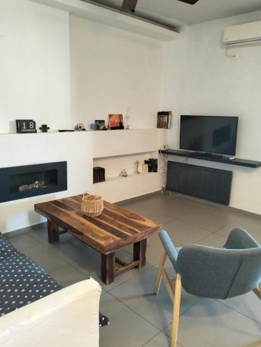 Kallithea Apartment | Minimal flat in Kalithea