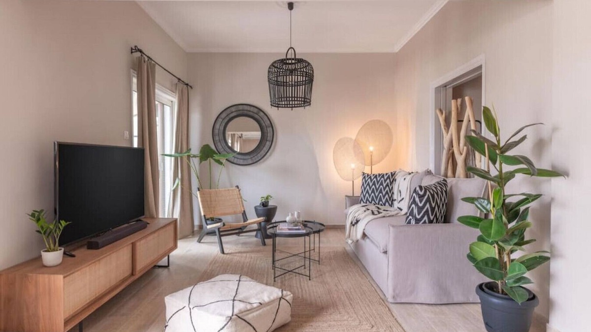 Pasalimani Apartment | Minimal Retreat w/Watercoloured Sunset View