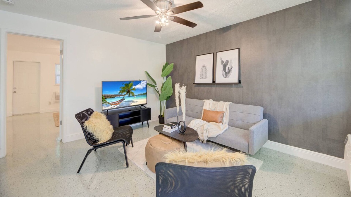Riverside Park House | Minimalist Mod apt4 * 2ml to beach, air/cruiseport