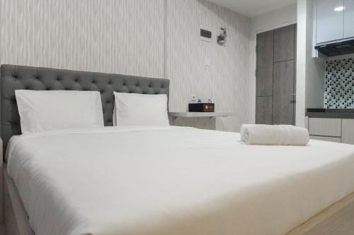 Surabaya Apartment | Minimalist Studio Apartment at Taman Melati By Travelio
