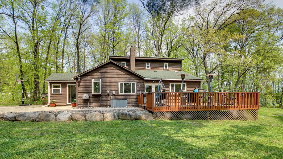 Ossipee Cottage | Minnesota Cabin w/Deck & Private Beach