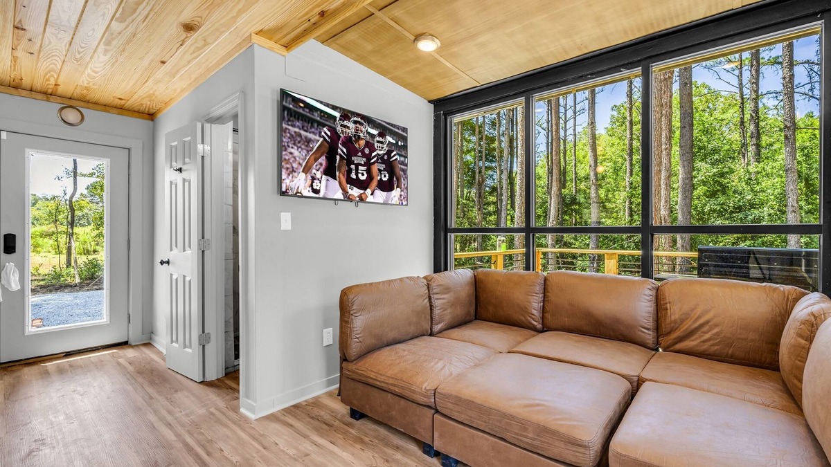 Starkville House | Mins from Campus | Private | Grill Deck