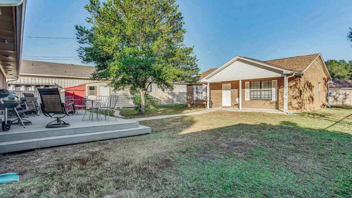 Pensacola Heights House | Mins to Beach & Shopping - Quaint Unit in Bellview