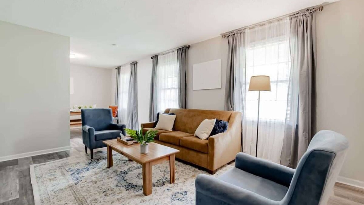 Irmo House | Mins to Lake Murray & Downtown! The Royal Retreat