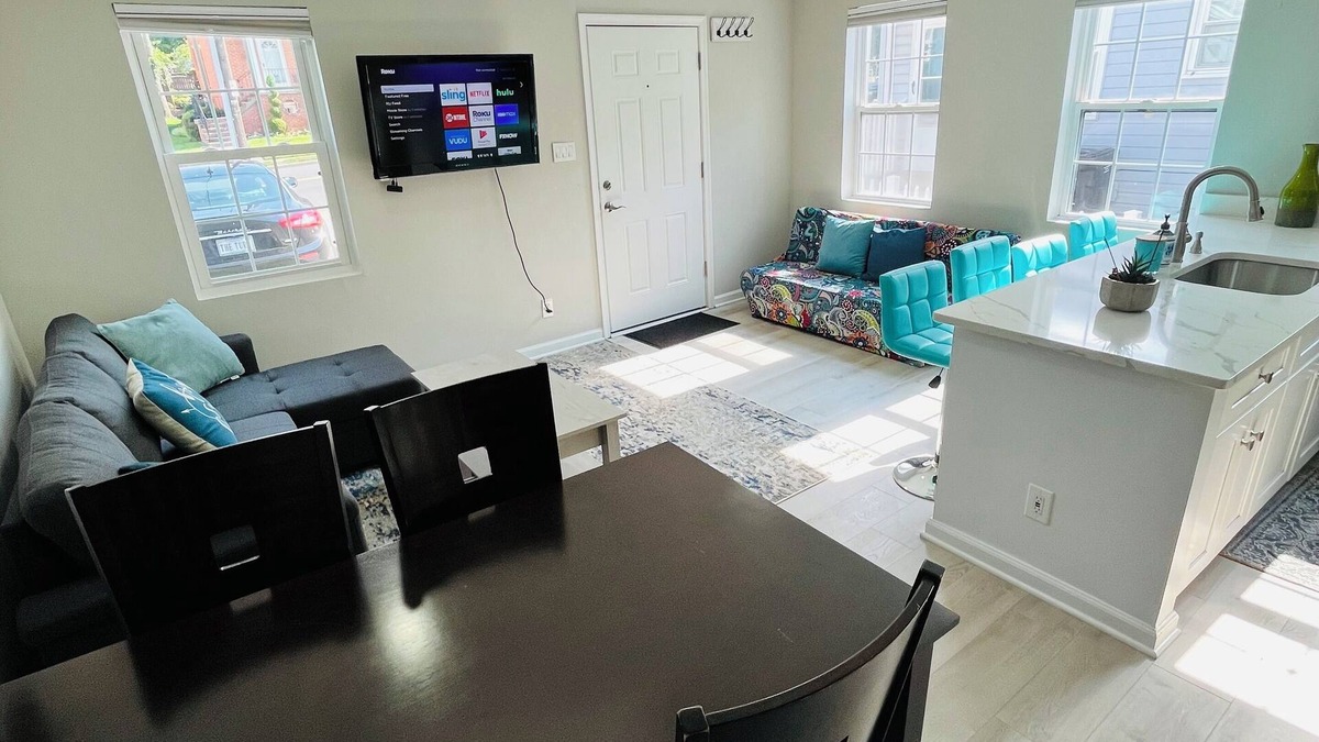 Potomac West House | Mins to Washington DC DCA Capitol National Mall Smithsonian Free Parking Metro