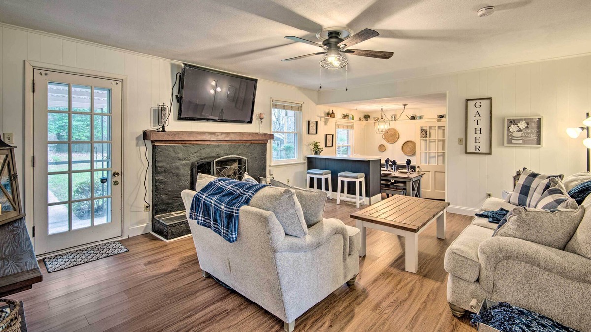 Mint Hill House | Mint Hill Home w/ Yard ~ 12 Mi to Charlotte