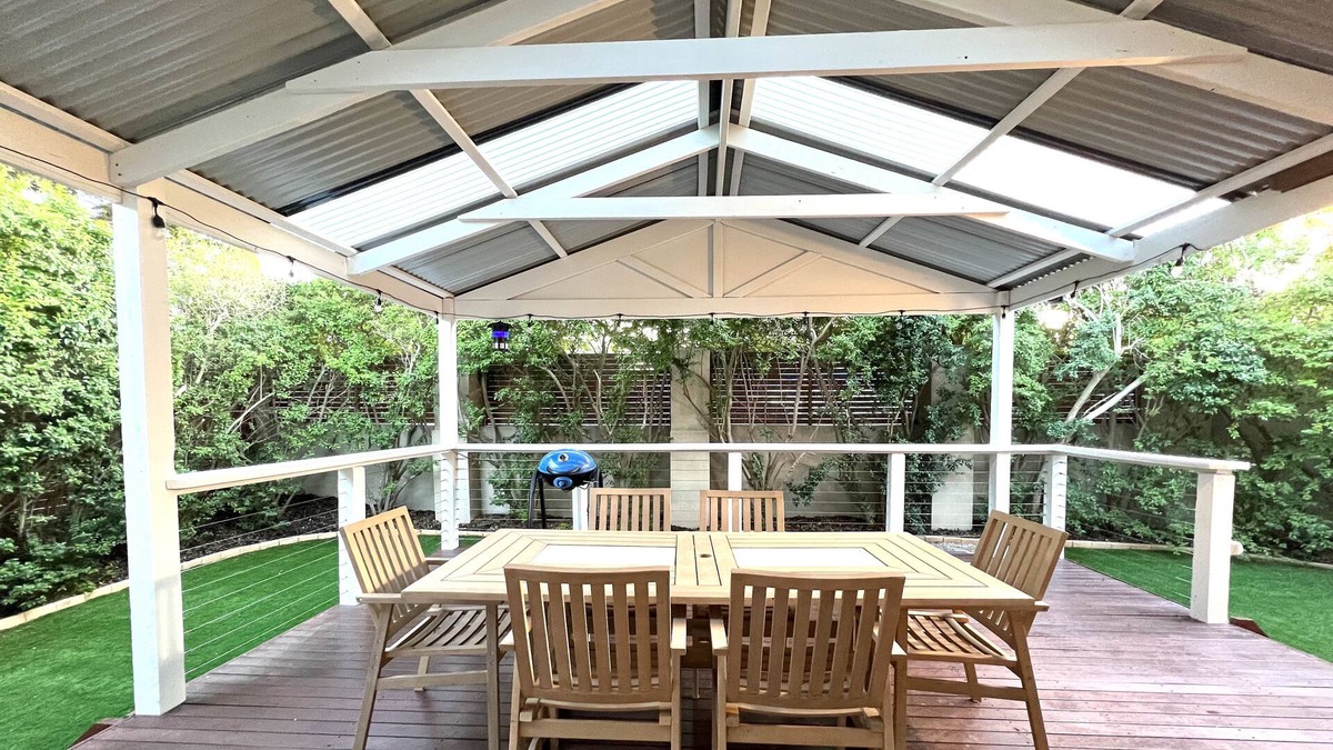 Templestowe Lower House | Minutes away from local shopping district and the Westfield Doncaster