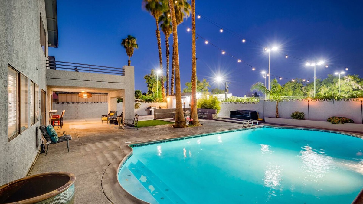 McNeil Estates House | Minutes away from Las Vegas downtown and strip, phenomenal home.