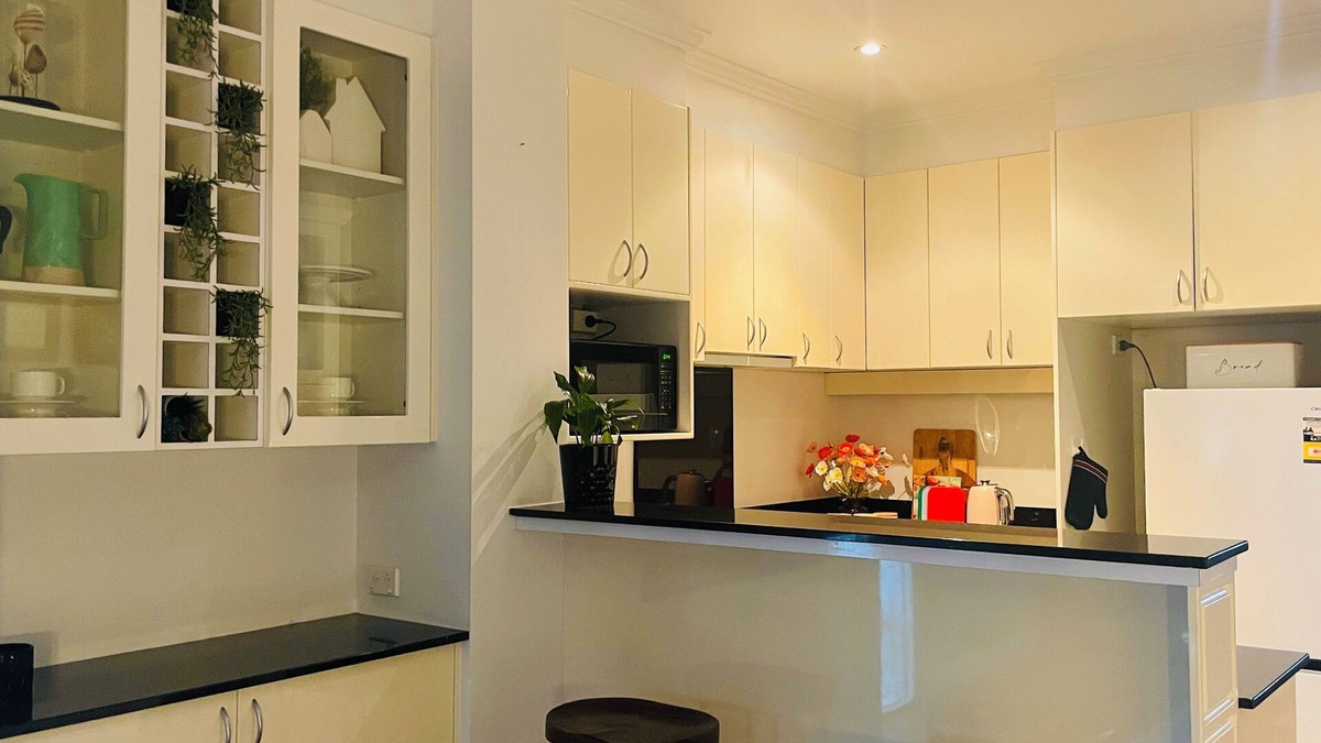 Prahran House | Minutes drive or Walk to scenic Melbourne beaches or bars and restaurants