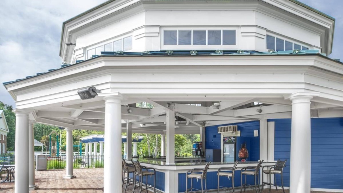 Berkeley Resort | Minutes from Colonial Williamsburg Attractions! 2 Serene Units, Kitchen, Pool