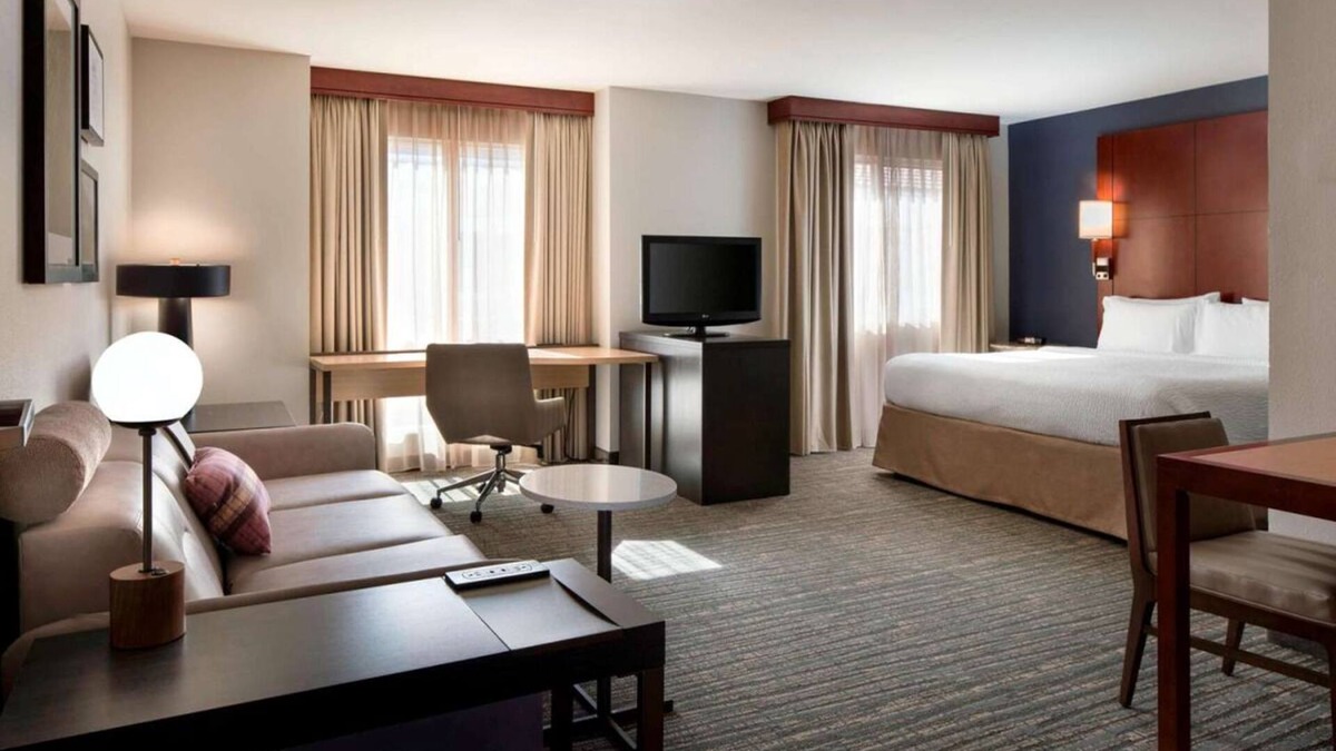South Scottsdale Apartment | Minutes from Phoenix Art Museum! Free Breakfast, Pool, and Pets are Welcome!