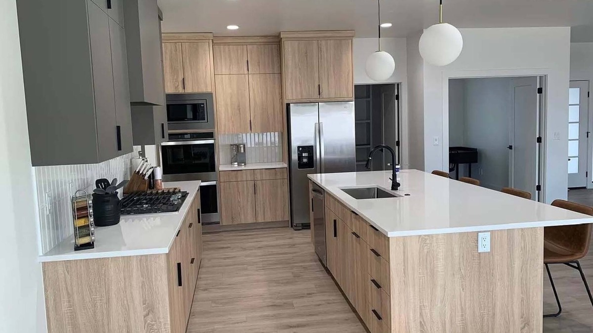Kimberly House | Minutes from Shoshone Falls! Family sized home with office & stocked kitchen.