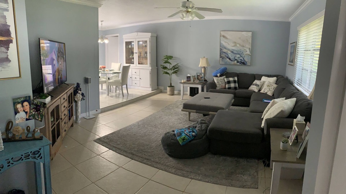 Central Naples House | Minutes from the beach, shopping and dining! Location, location, location!