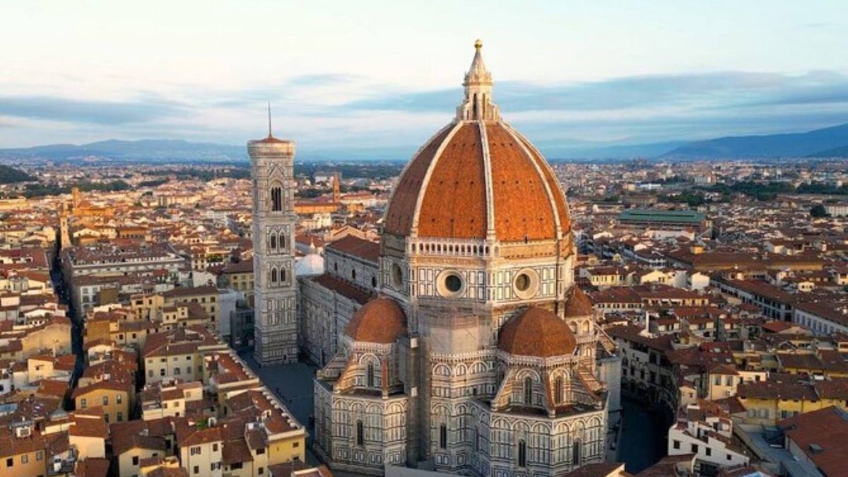 San Lorenzo Apartment | Minutes from the Duomo-Spacious 5 bedroom in the enchanting Central Firenze