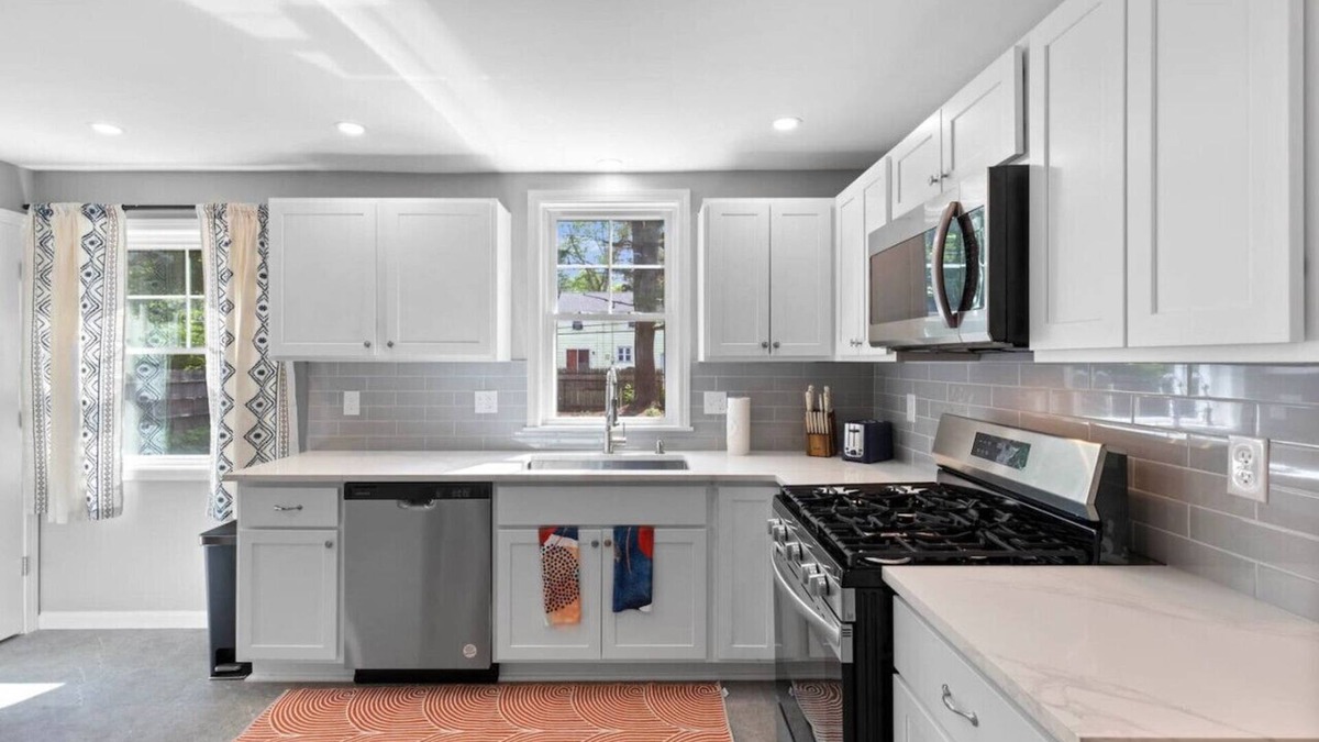 Rochester House | Minutes from UofR- Large 3BDRM!