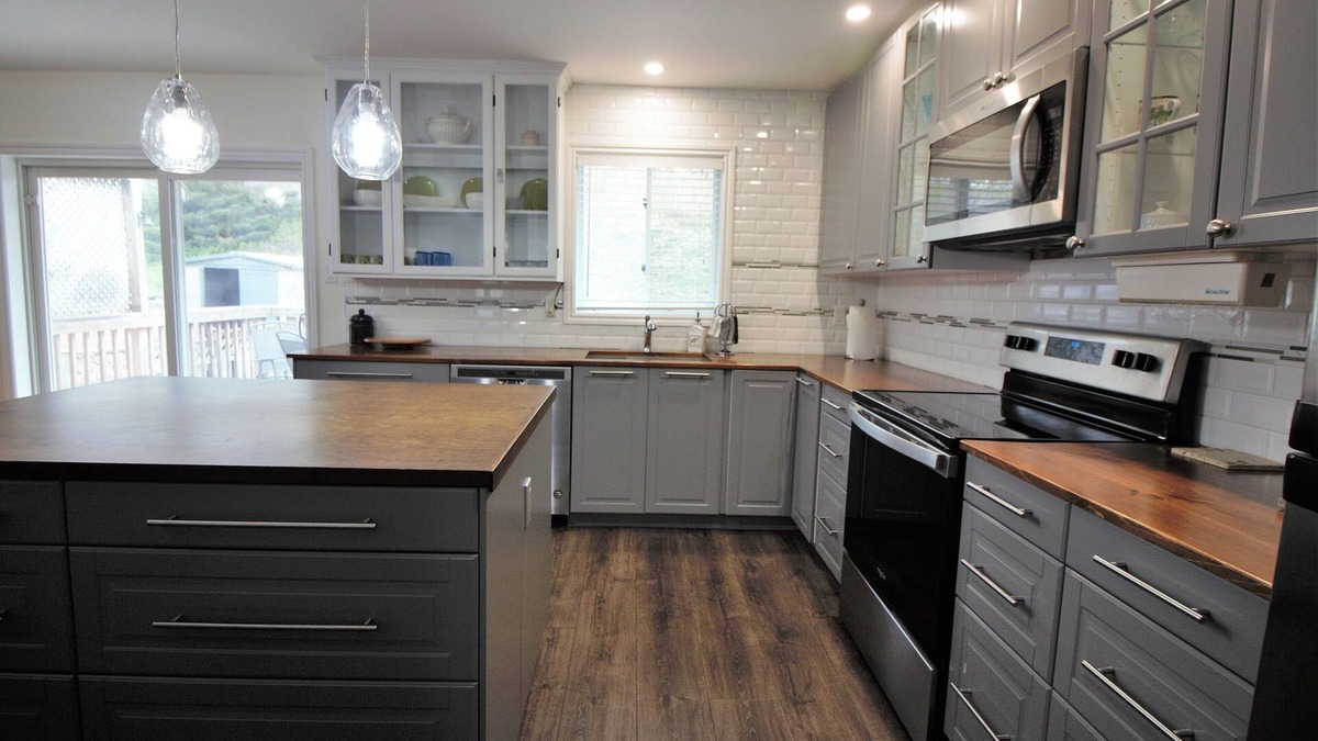 Barrie Apartment | Minutes to Barrie Waterfront & all that it has to offer!