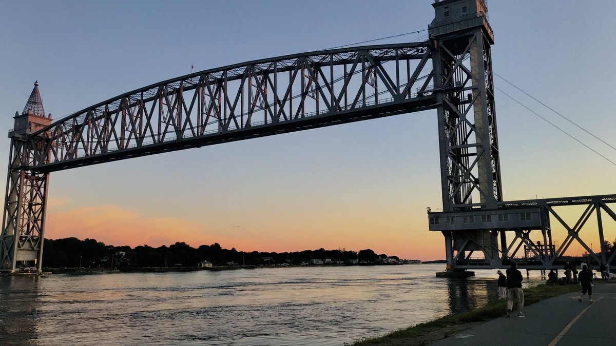 Buzzards Bay Cottage | Minutes to beaches & canal Family friendly updated beach house