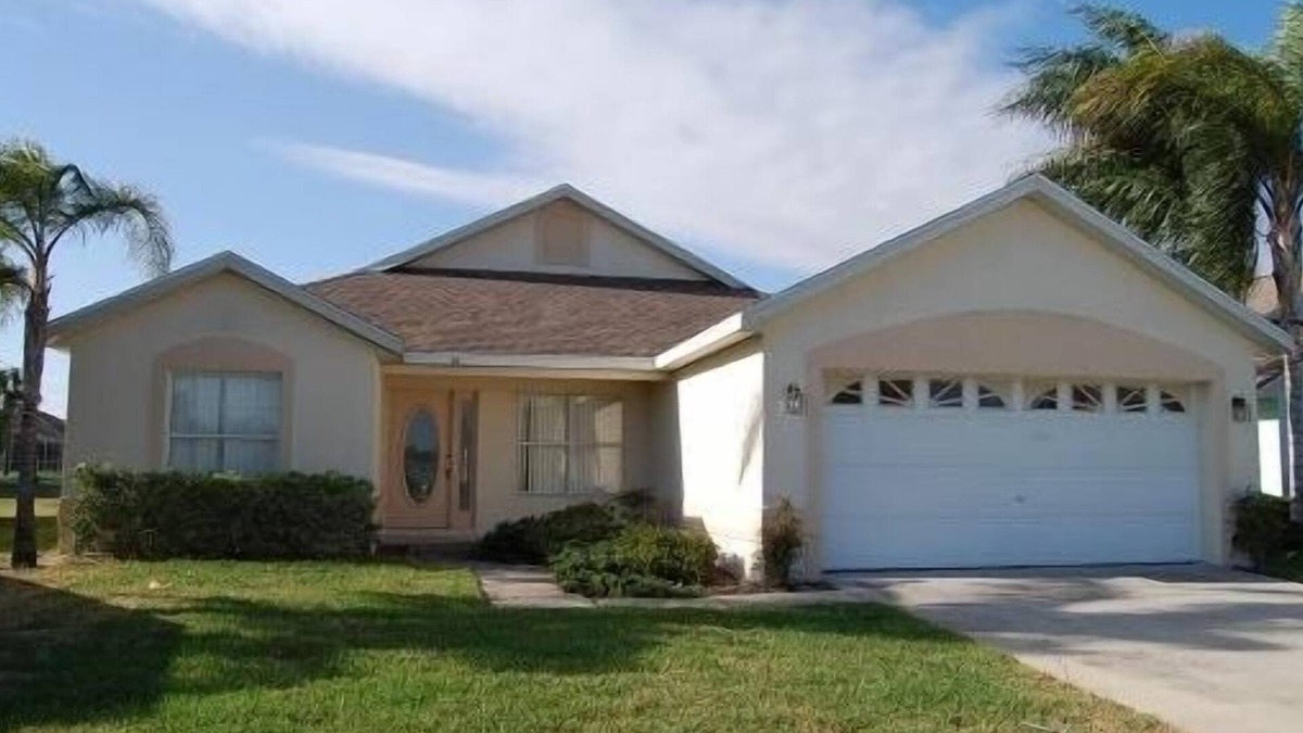 Esprit House | Minutes to Disney. House with pool on Golf Course with Lake Access
