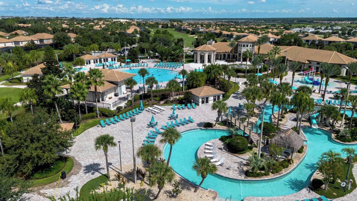 Davenport House | Minutes to Disney + 5BR, 4BA + Private Pool + Resort Access!