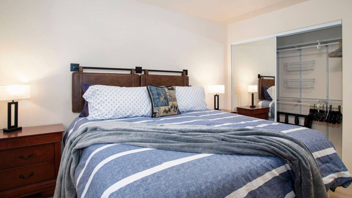 Badger Apartment | Minutes to Ft Wainwright