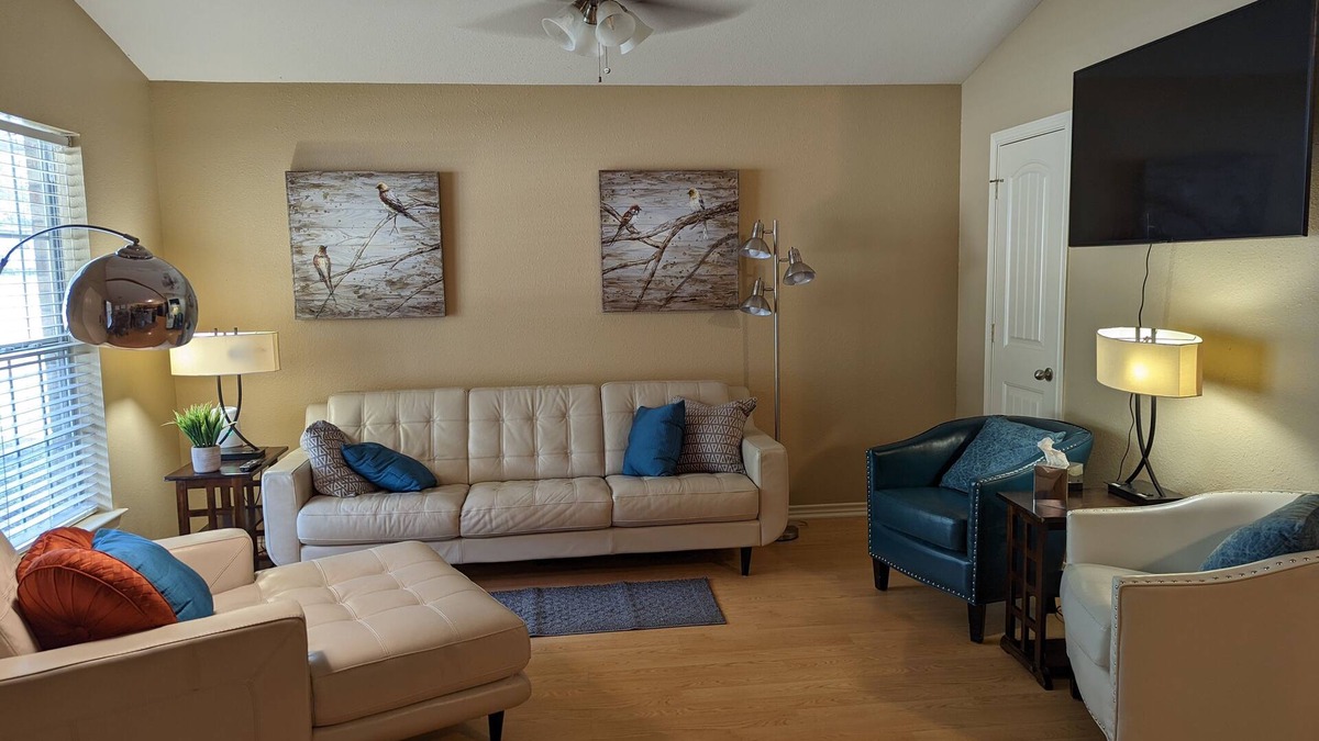 Frankston House | Minutes to Lake Palestine or Pine Dunes Golf Course sleeps 6 & allows pets