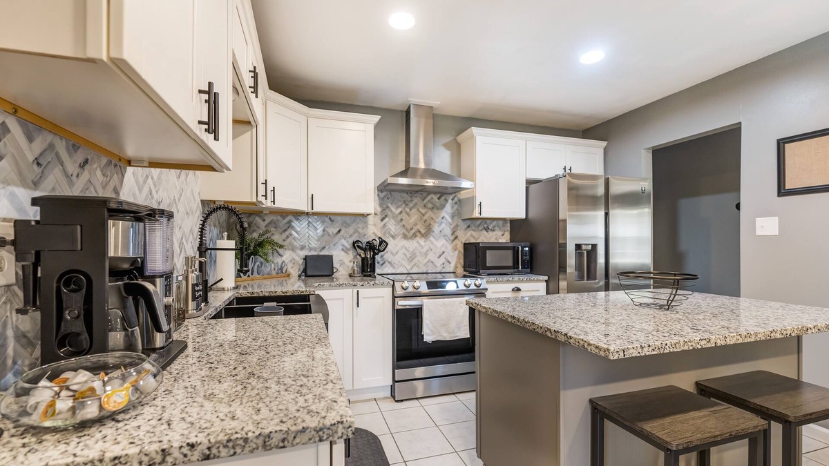 Beaufort House | Minutes to Parris Island w/Pool and 2 Master Bdr