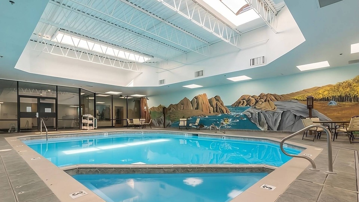 Grand Junction Hotel | Minutes to Redlands Mesa Golf Course! 2 Spacious Units, Pool, Bar, Parking!
