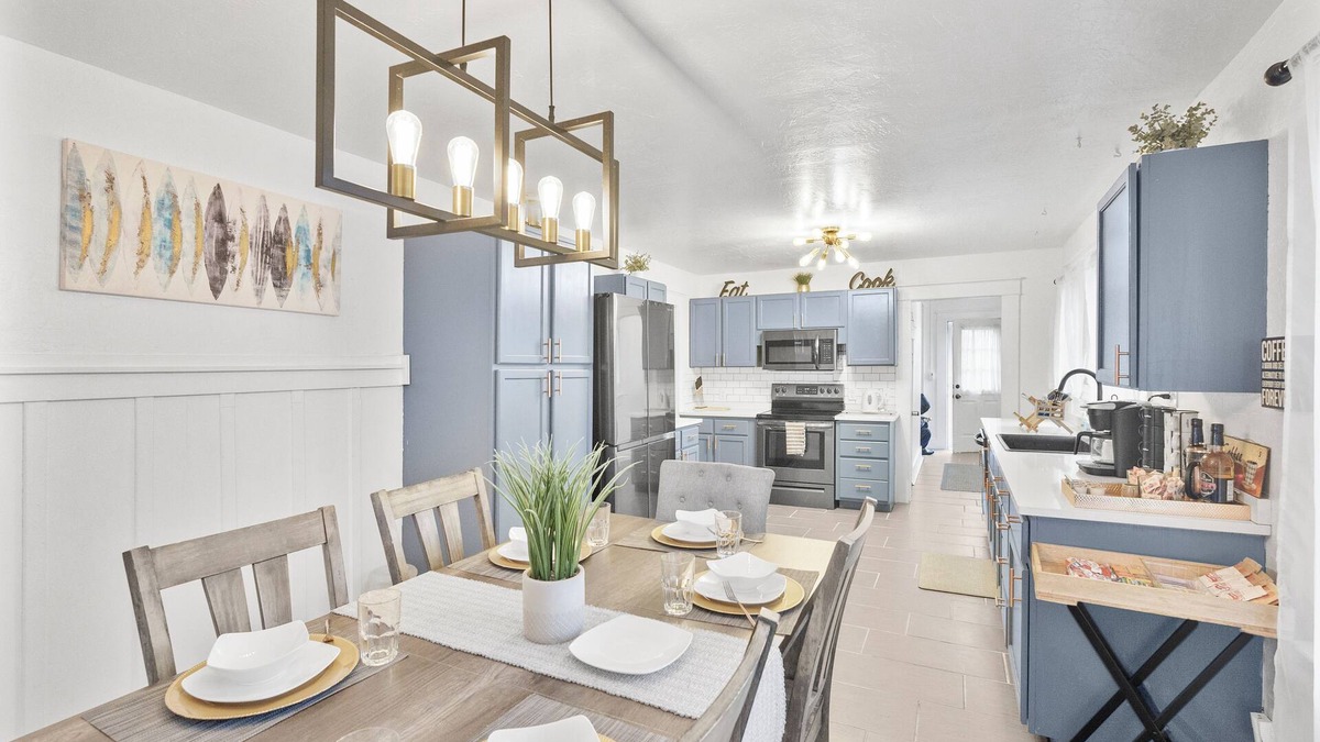 Crescent City House | Minutes to Redwoods and Short Walk to Ocean - 4/Bdr. Home - The Modern Vintage