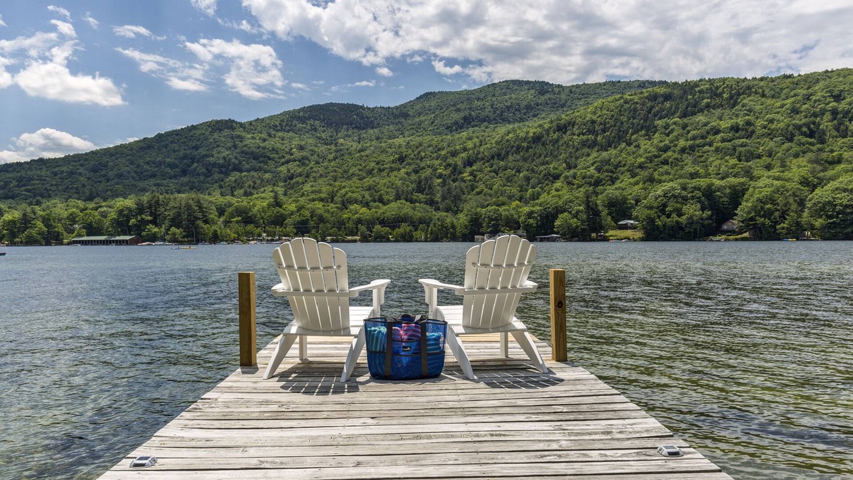 Newbury House | Minutes to skiing at Mt. Sunapee, enjoy mountain views over Lake Sunapee