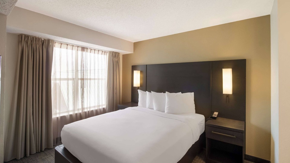 Richardson Hotel | Minutes to The Dallas Arboretum and Botanical Gardens! Private Kitchen, Parking