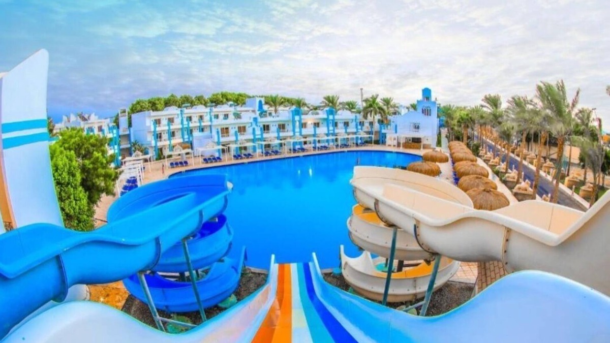 Village Road Apartment | Mirage Beach Resort & Aquapark All-Inclusive