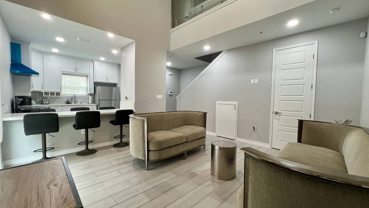 Brownsville Condo | Miramar - #3 - Fresh & Stylish 3BD/3BA - WiFi