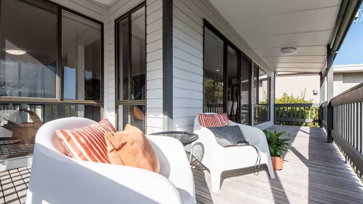 Somers House | Miramar Hideaway - Water Views and a Short Walk to the Beach