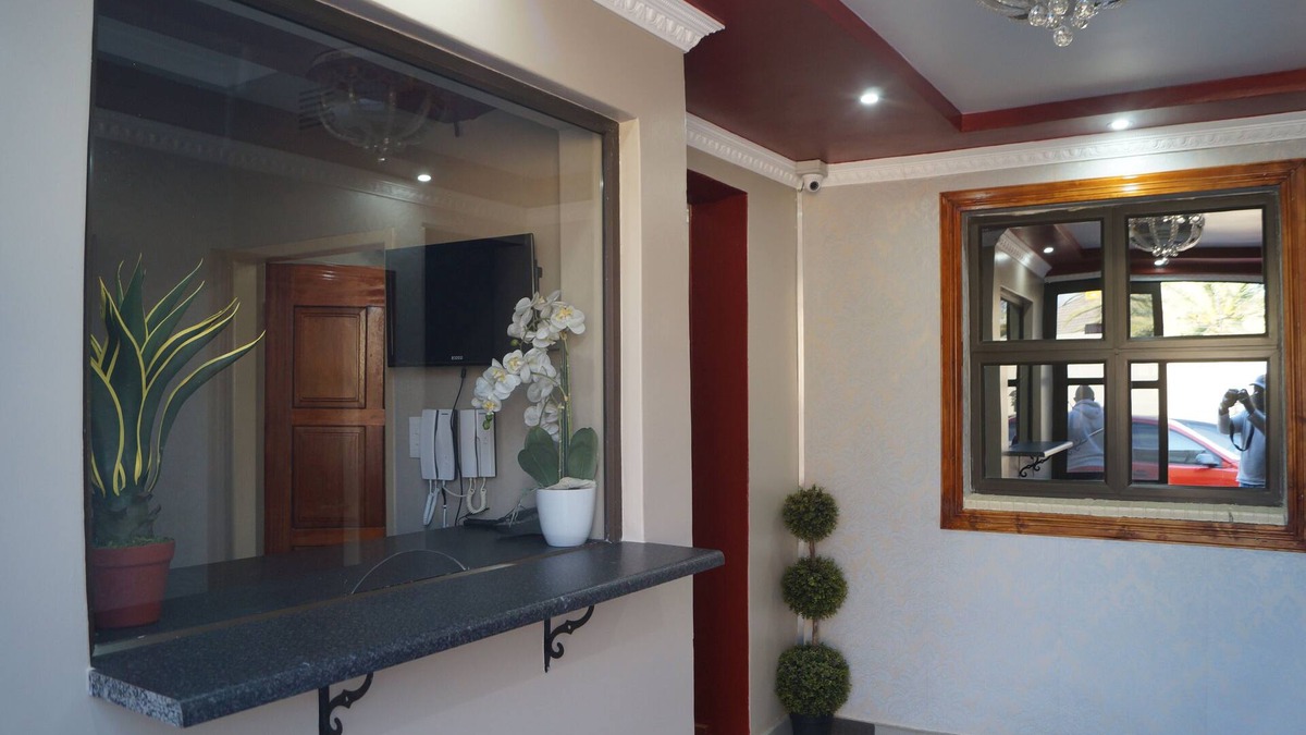 Greater Johannesburg Metropolitan Area Bed & Breakfast | Miraton Eastgate Suites