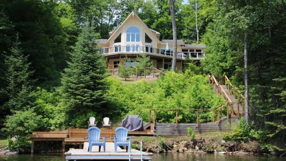 Dysart et al Cottage | Miskwabi Lake House - Five Bedroom Cottage, Sleeps 10