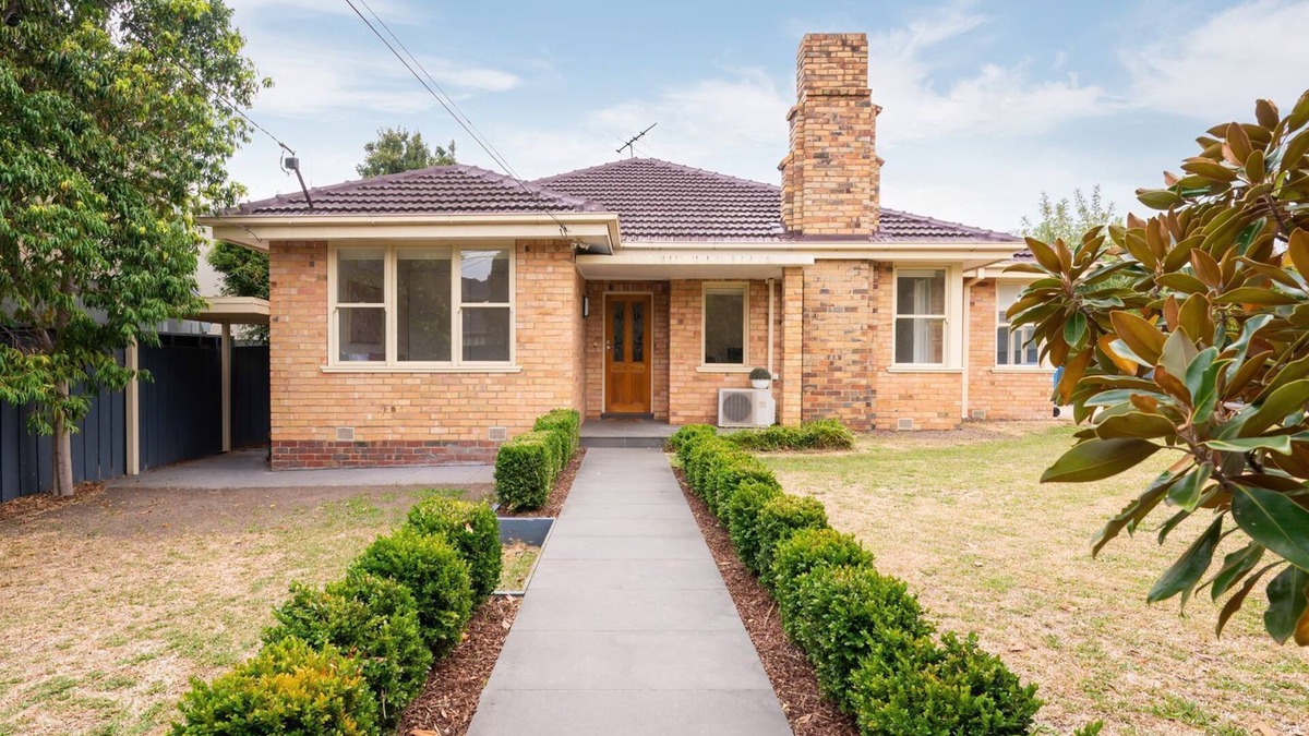 Brighton East House | Miss Peregrine in Brighton East