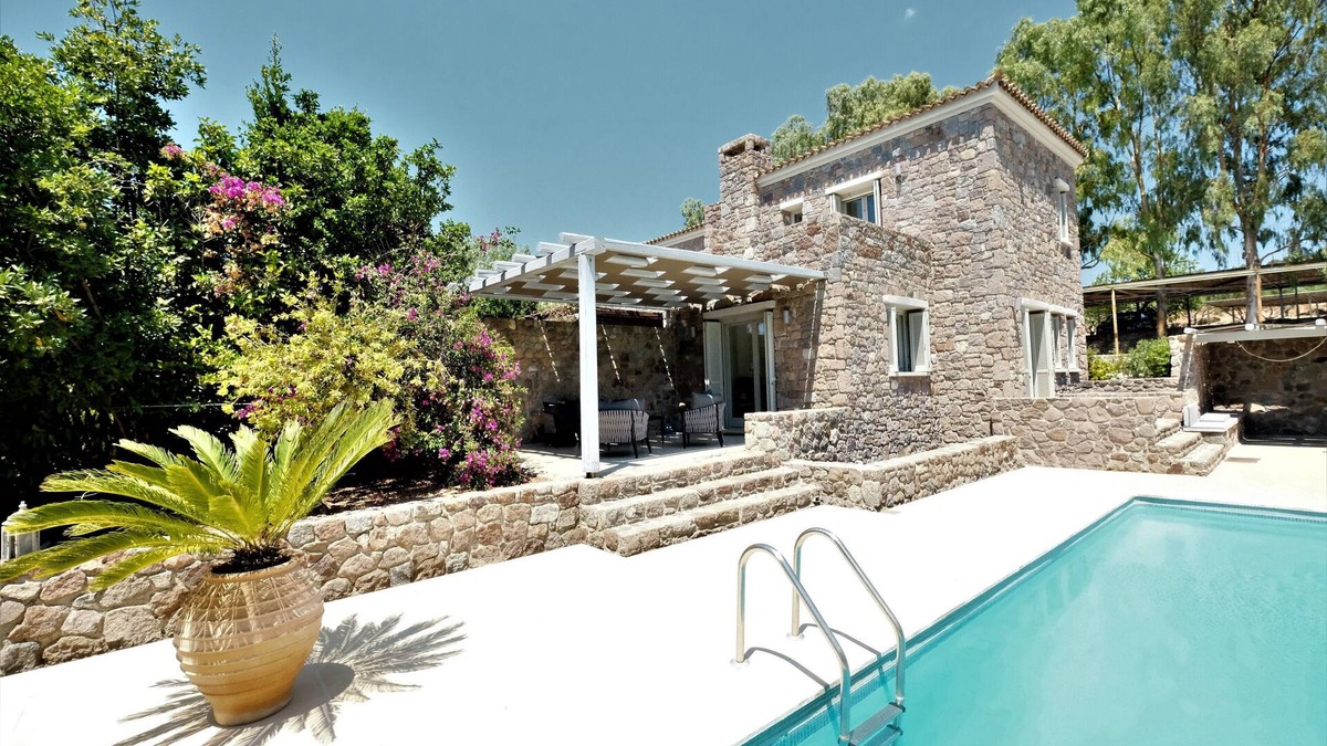 Perdhika House | Miss Valentina - Amazing Stone Villa with Private Pool and Sunset Seaview