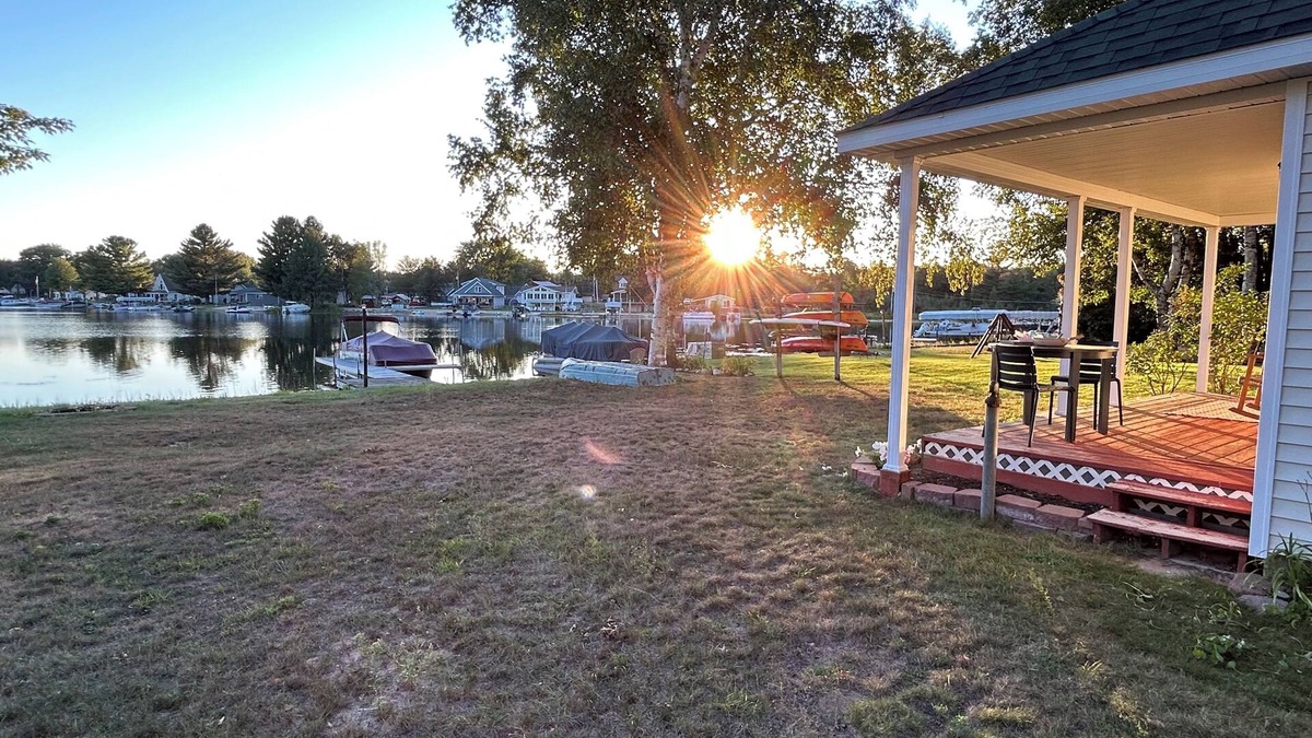 Lake City Cottage | Missaukee Sunset Cottage in Lake City, on Lake Missaukee