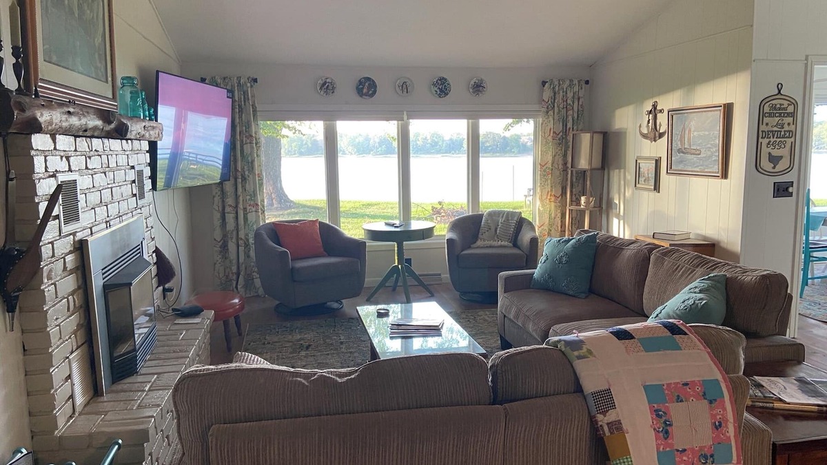 Wabasha House | Mississippi Magic: Cabin with Private Dock for Your Perfect Getaway!