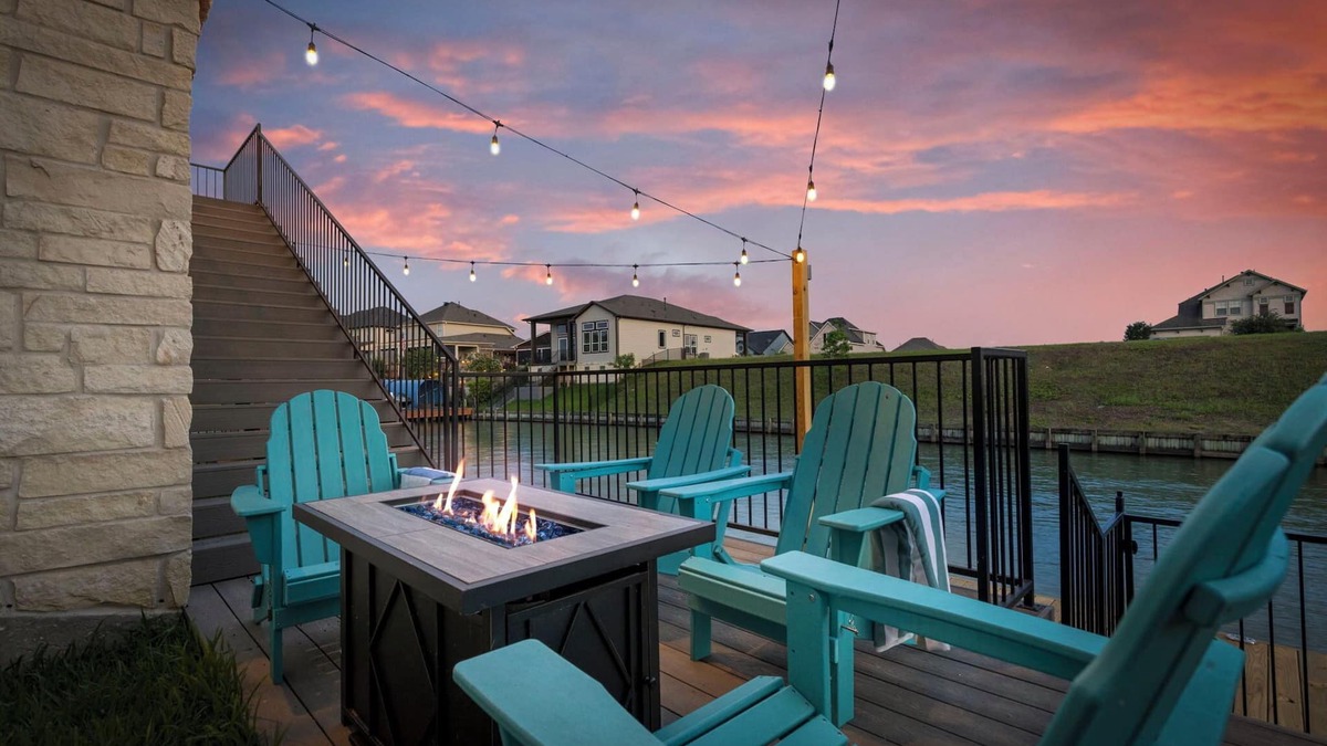 French Quarter House | Mist & Bloom' Lakefront Retreat-Gameroom, SUP's